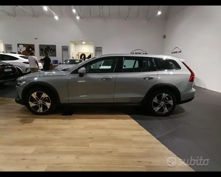 Volvo V60 2023 photo 3