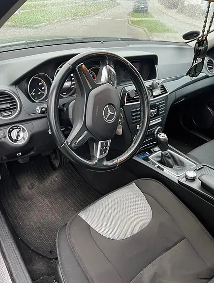 Mercedes-Benz C180 2014 photo 2