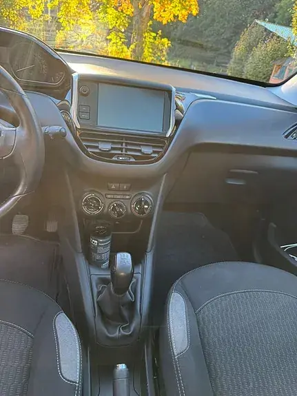 Peugeot 208 2015 photo 2