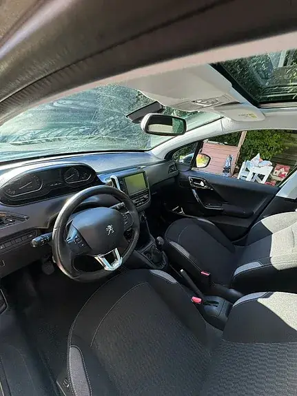 Peugeot 208 2015 photo 4