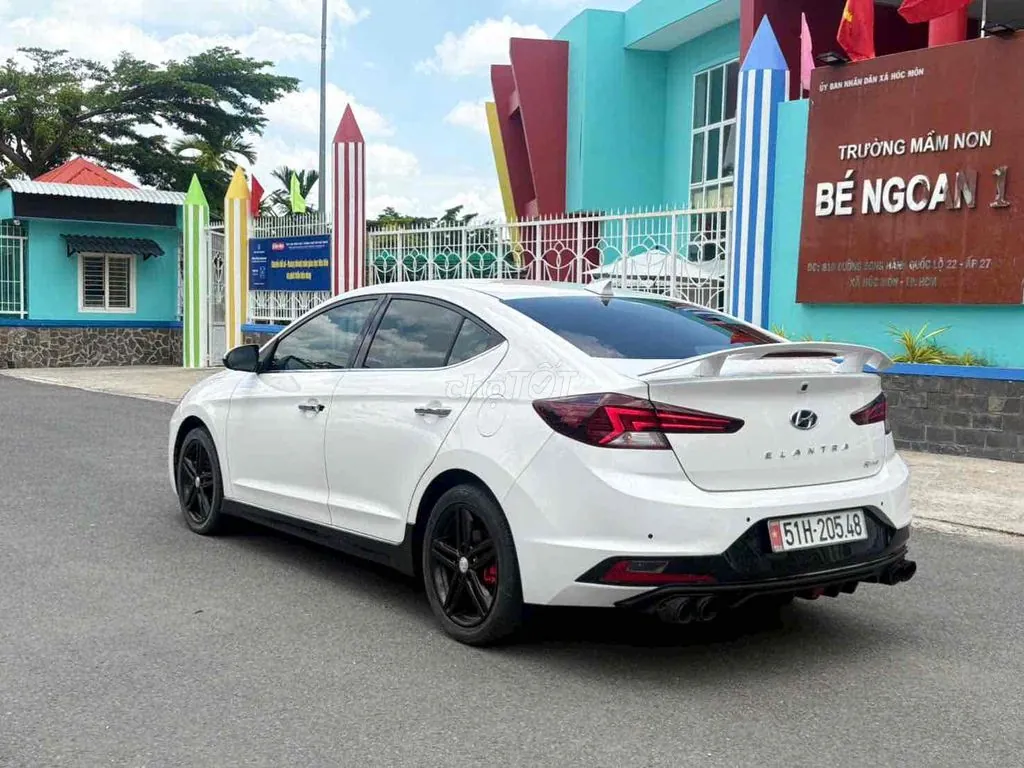 Hyundai Elantra 2019 photo 4