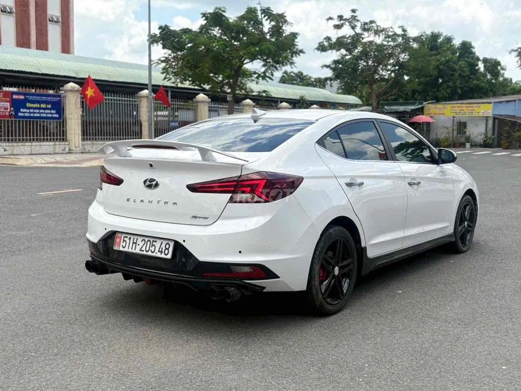 Hyundai Elantra 2019 photo 3