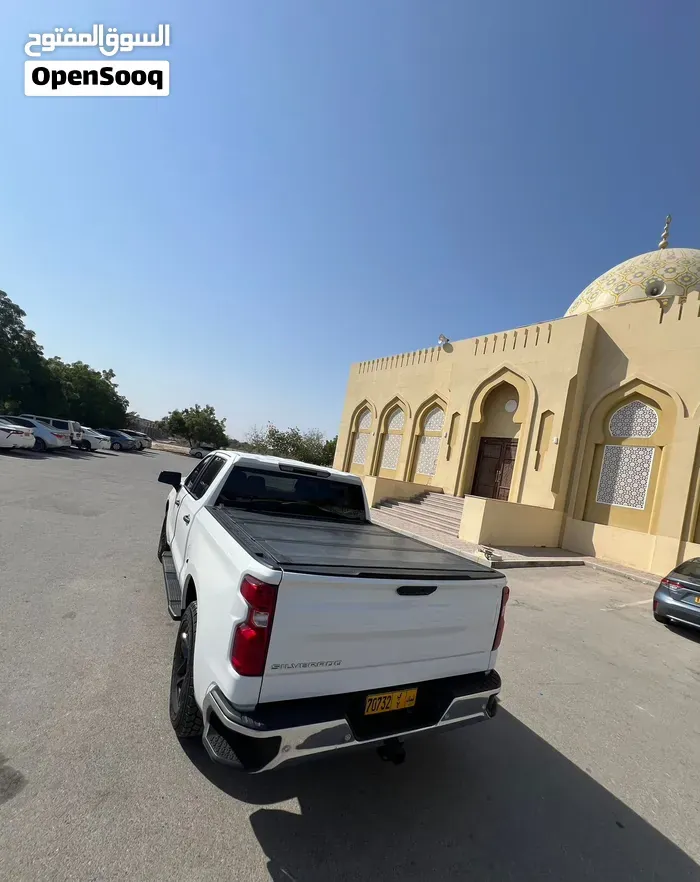 Chevrolet Silverado 2021 photo 2