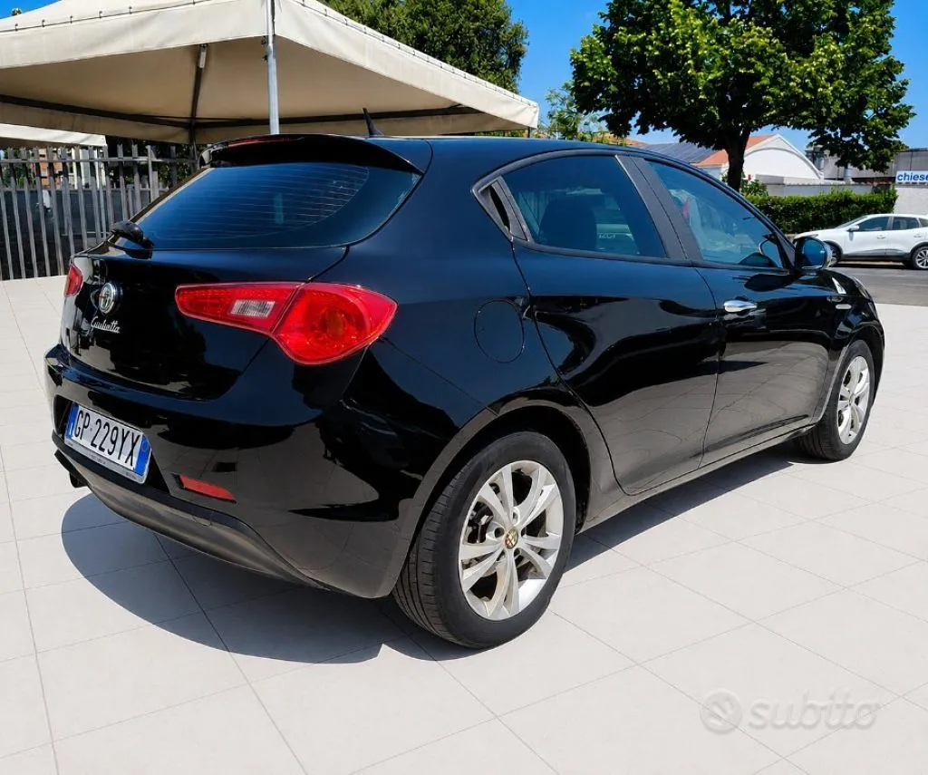 Alfa Romeo Giulietta 2011 photo 5