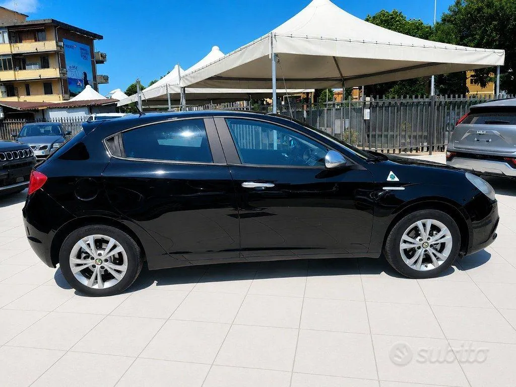 Alfa Romeo Giulietta 2011 photo 4