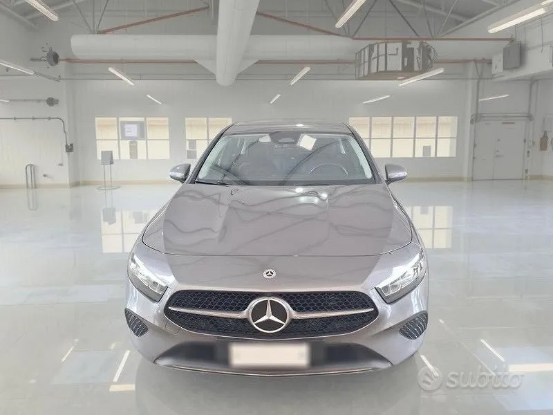 Mercedes-Benz A180 2023 photo 2