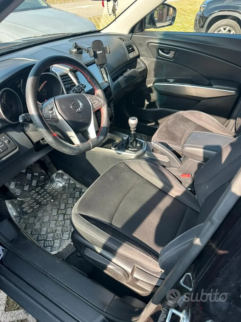 KG Mobility Tivoli 2016 photo 2