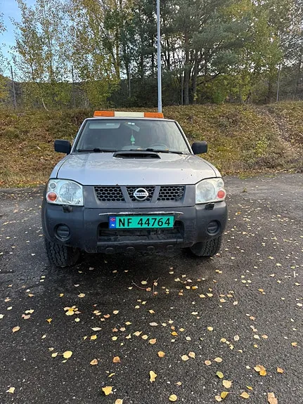 Nissan Np300 2010 photo 2