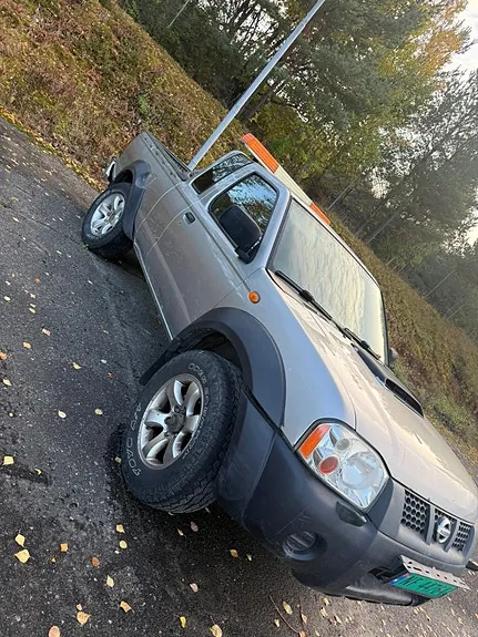 Nissan Np300 2010 photo 3