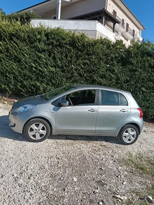 Toyota Yaris 2006 photo 2