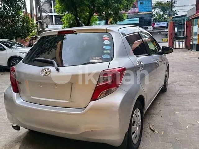 Toyota Vitz 2015 photo 2