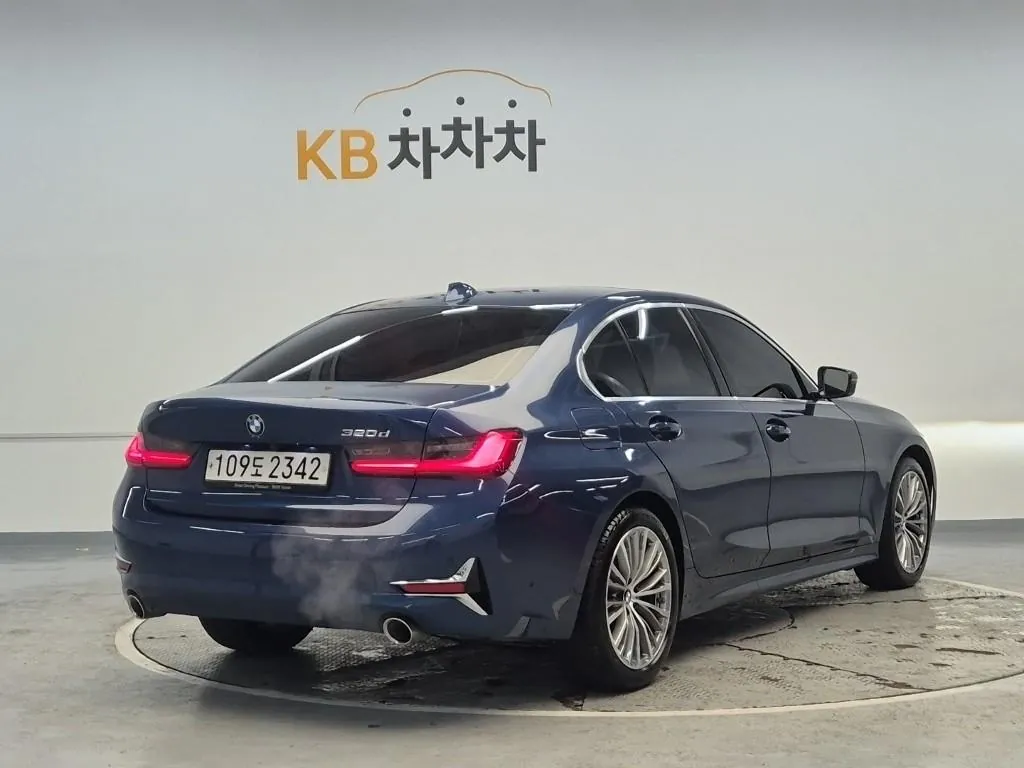 BMW 3 Series 2021 photo 3