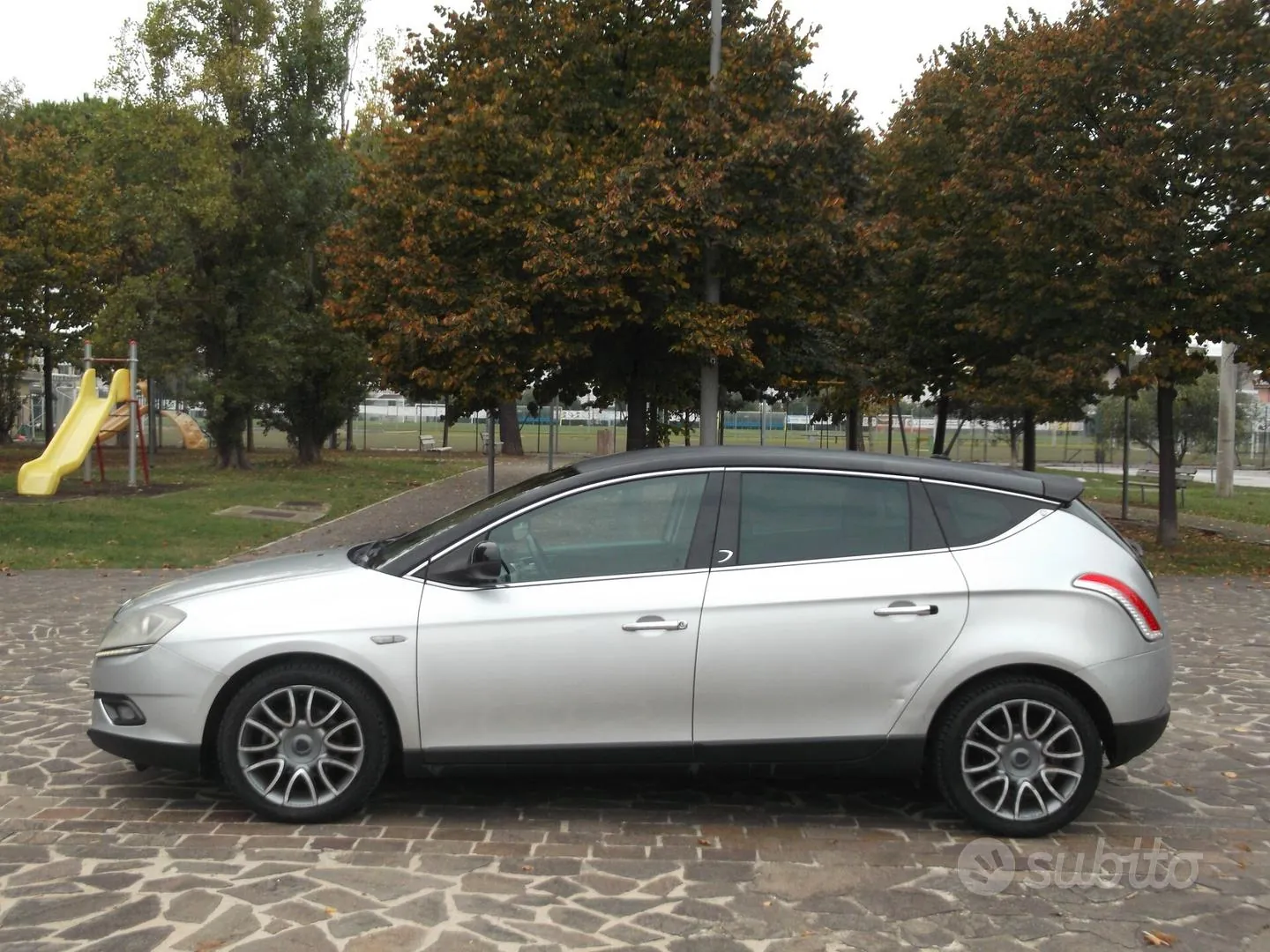 Lancia Delta 2010 photo 2