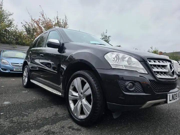 Mercedes-Benz M-Class 2009 photo 2