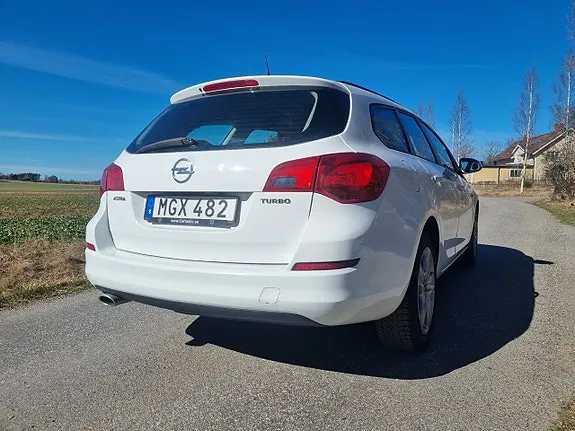 Opel Astra 2012 photo 2