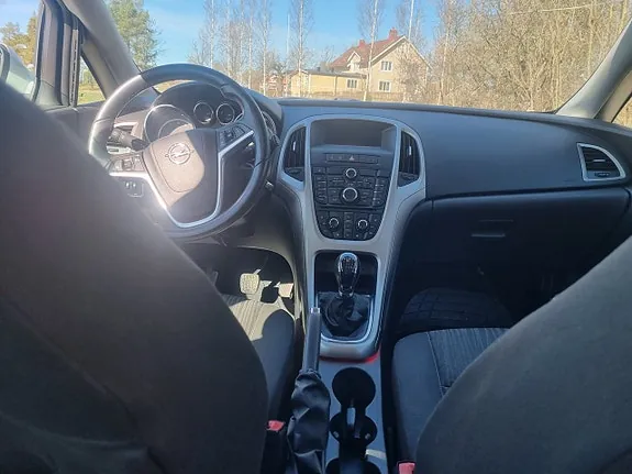Opel Astra 2012 photo 4