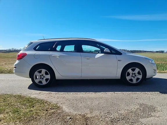 Opel Astra 2012 photo 3