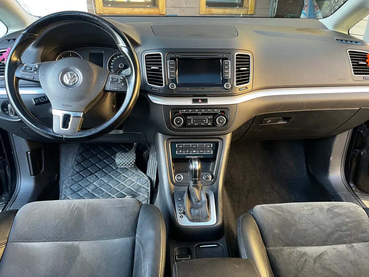 Volkswagen Sharan 2011 photo 2
