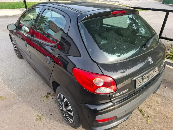 Peugeot 206 2010 photo 2