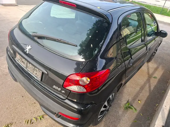 Peugeot 206 2010 photo 3