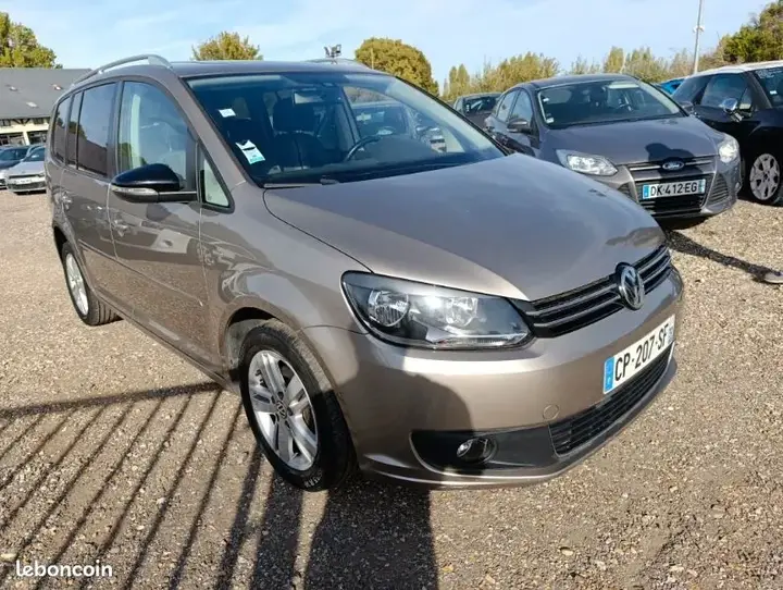 Volkswagen Touran 2013 photo 2