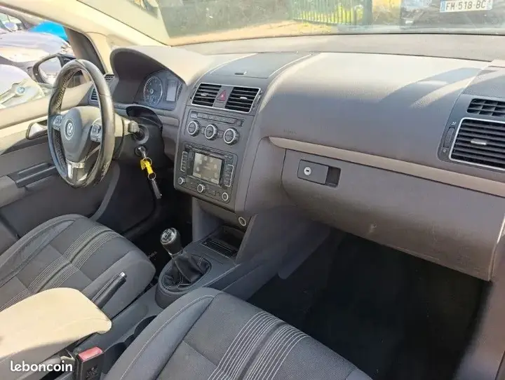 Volkswagen Touran 2013 photo 3