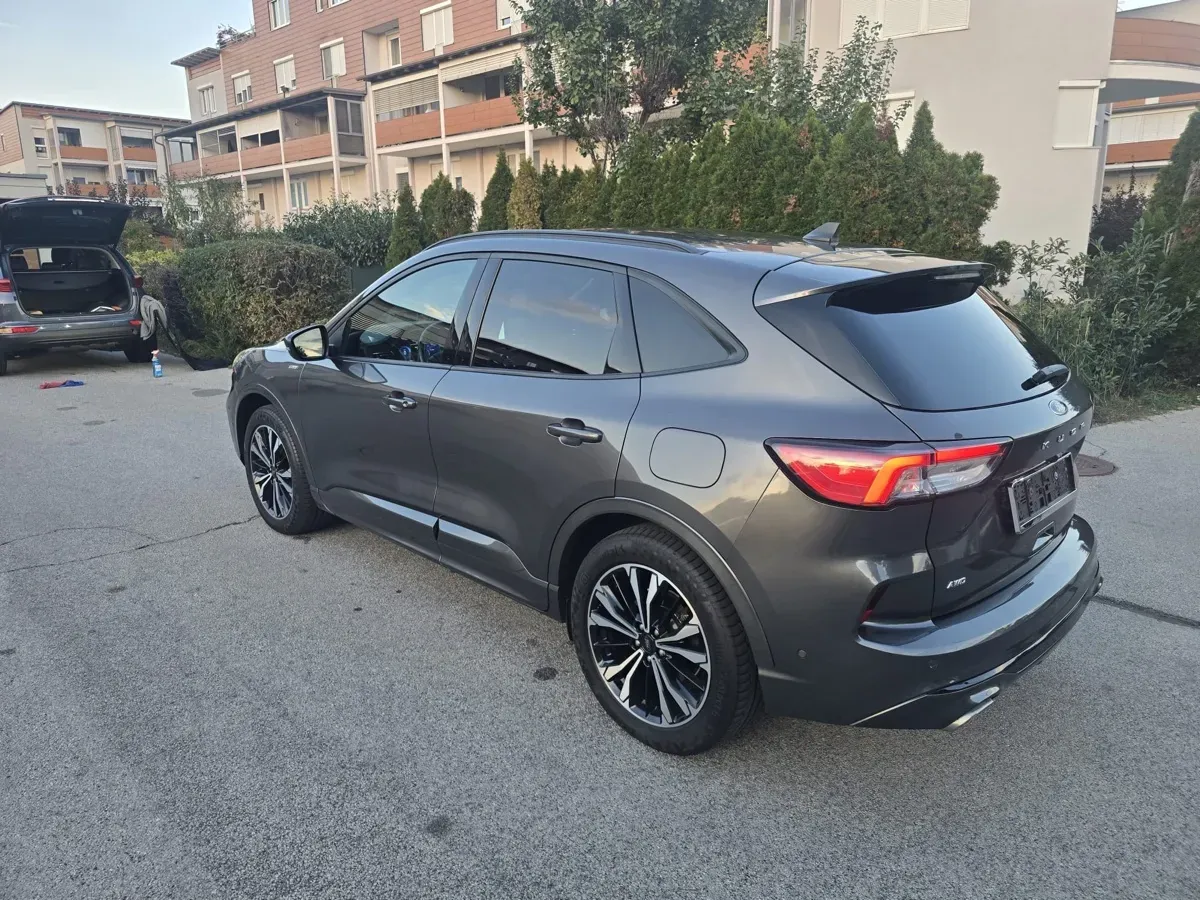 Ford Kuga 2022 photo 2