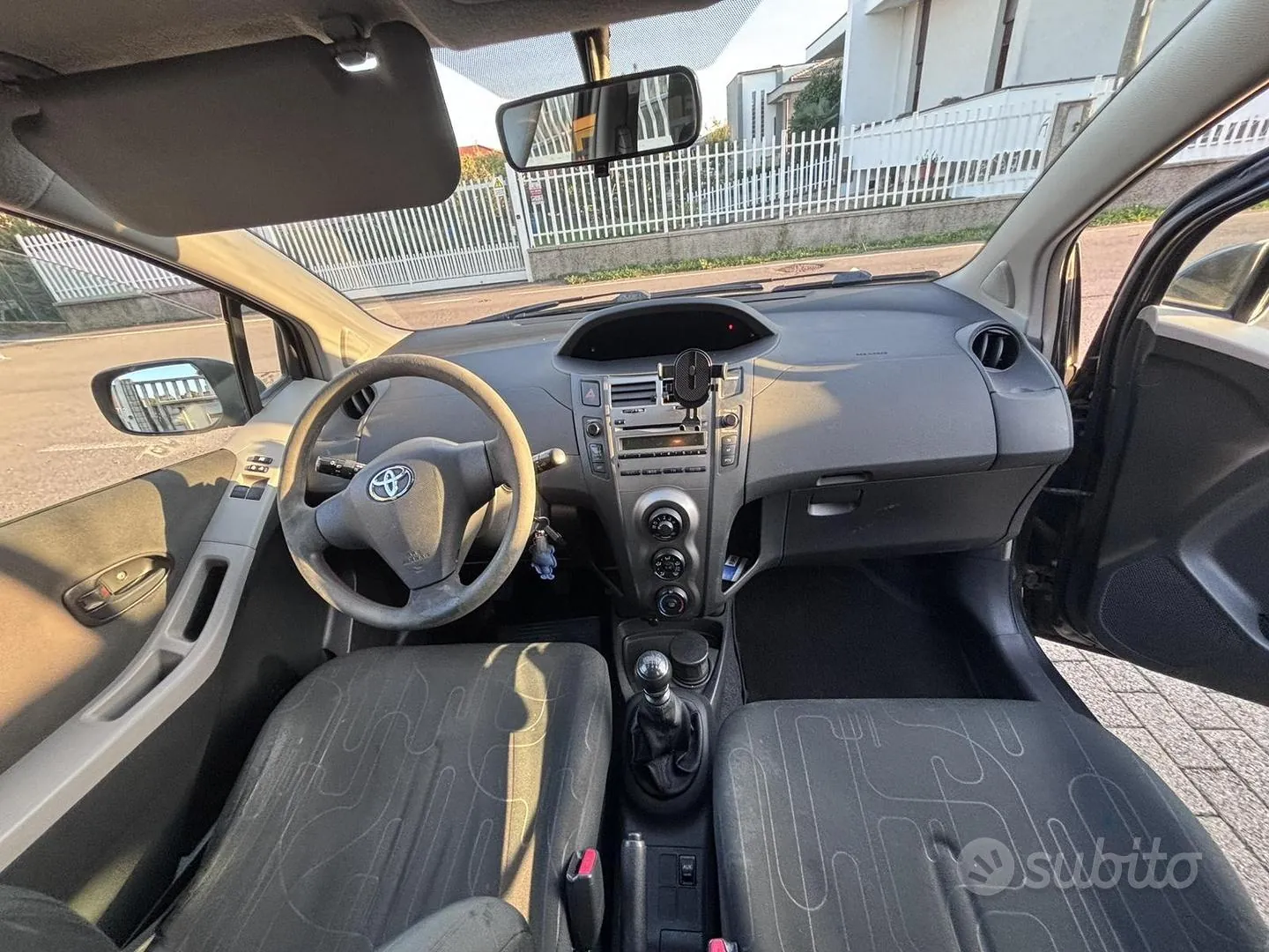 Toyota Yaris 2011 photo 3