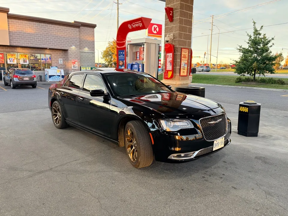Chrysler 300S 2019 photo 2