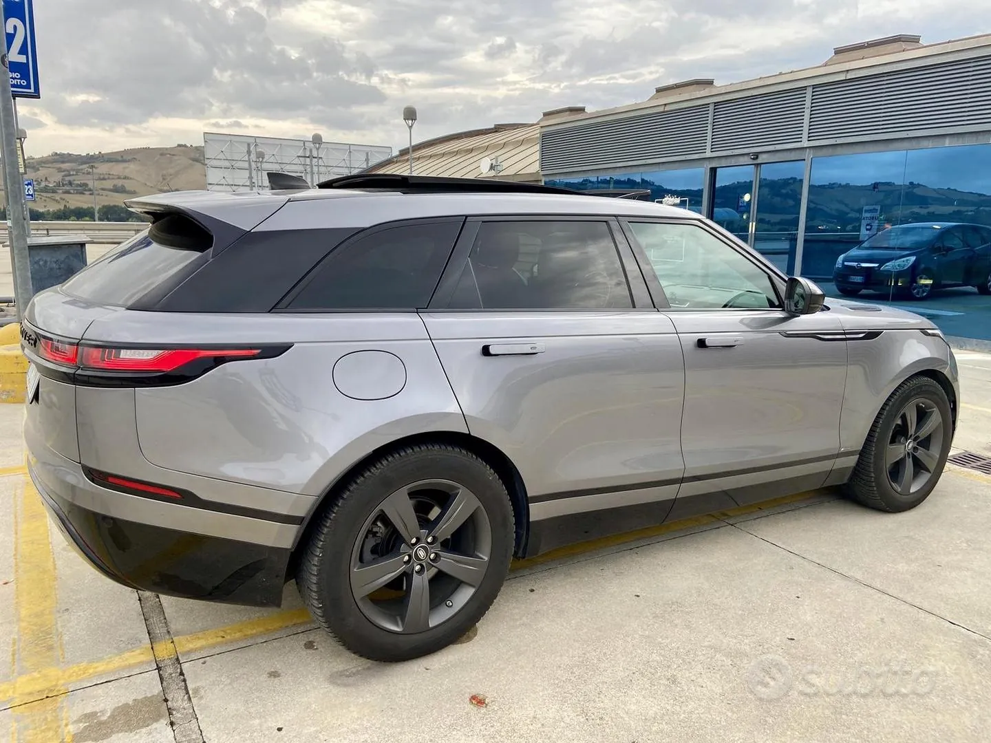 Land Rover Range Rover Velar 2020 photo 4