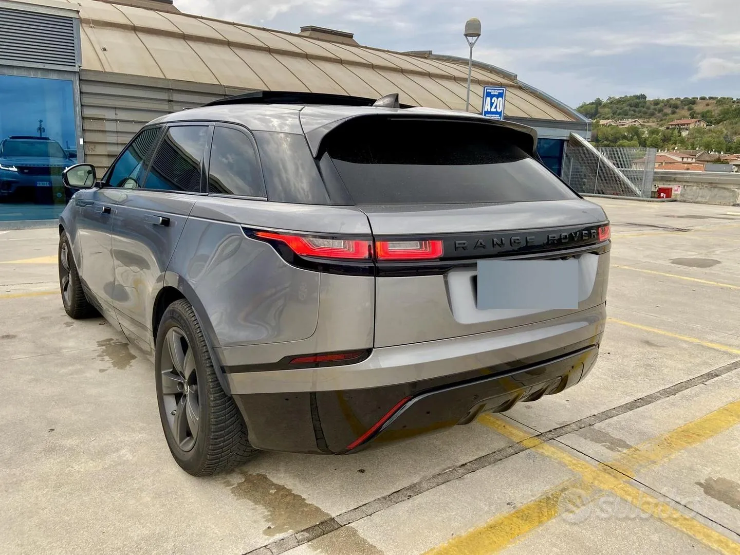 Land Rover Range Rover Velar 2020 photo 3