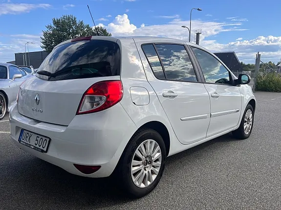 Renault Clio 2012 photo 2