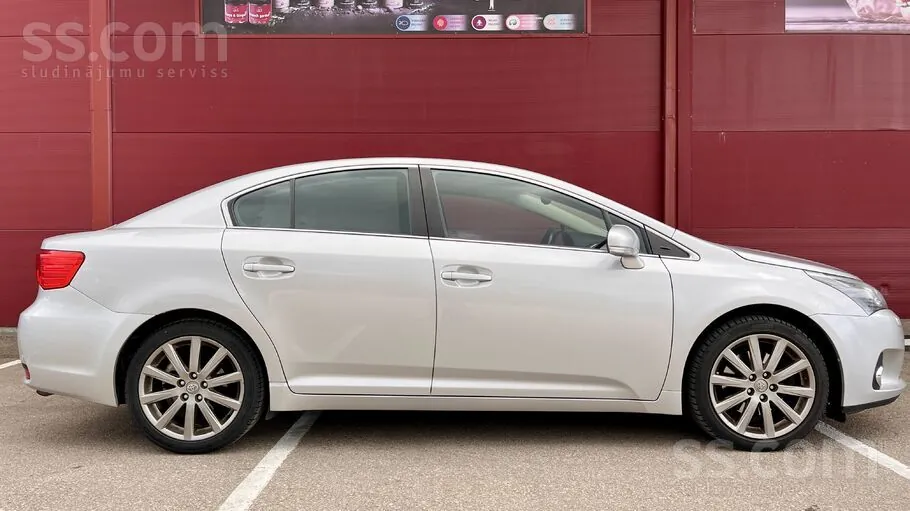 Toyota Avensis 2013 photo 4