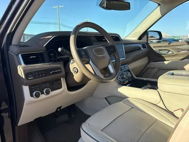 GMC Yukon 2023 photo 2