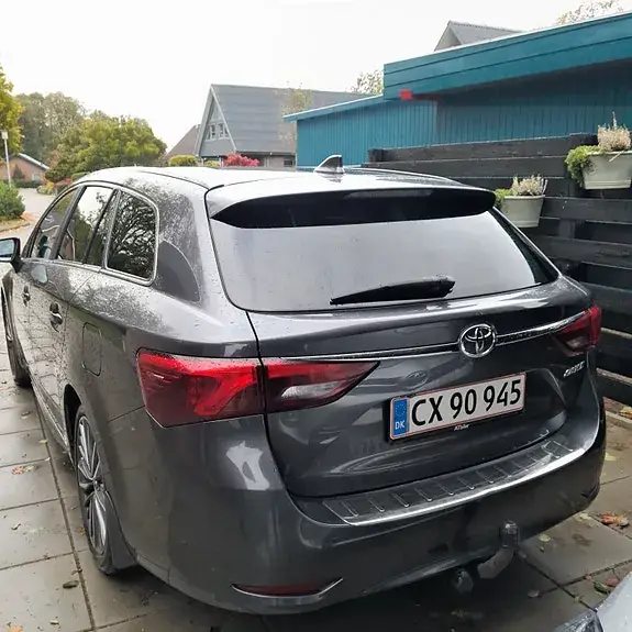 Toyota Avensis 2016 photo 2