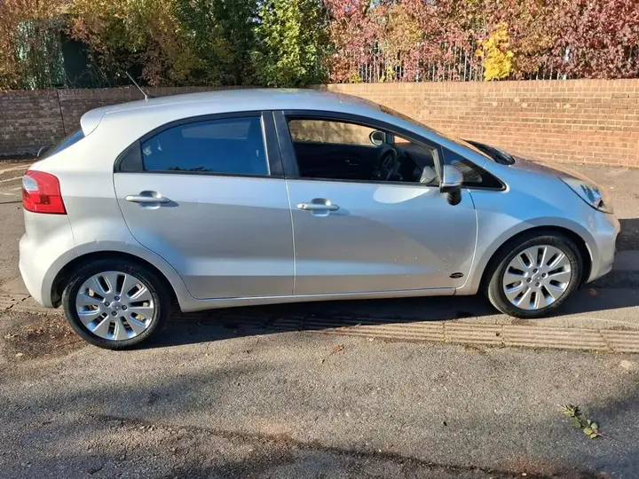 Kia Rio 2013 photo 5
