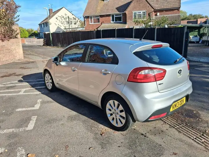 Kia Rio 2013 photo 3