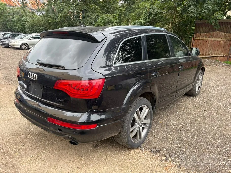 Audi Q7 2011 photo 2