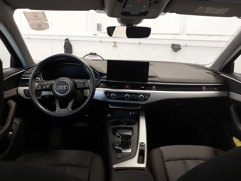 Audi A4 2020 photo 2