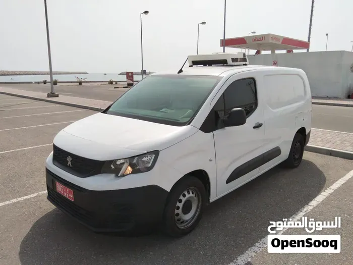 Peugeot Partner 2022 photo 2