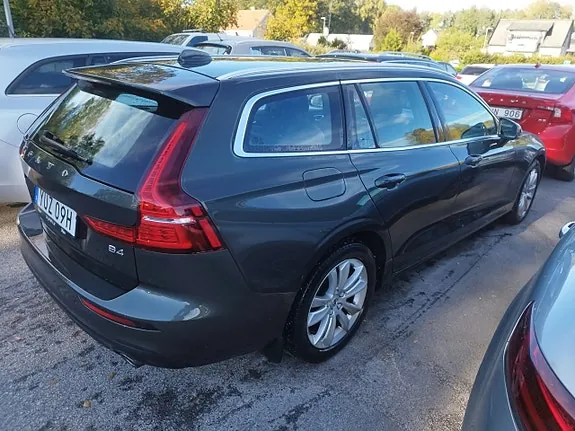 Volvo V60 2021 photo 2