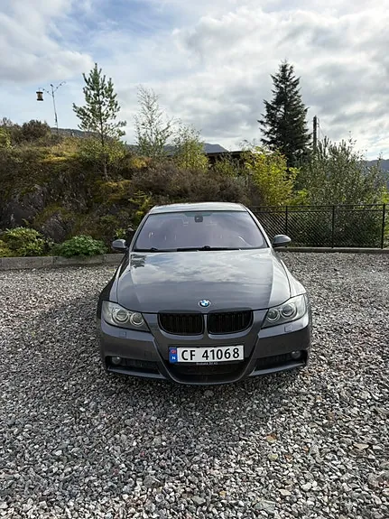 BMW 318D 2007 photo 2