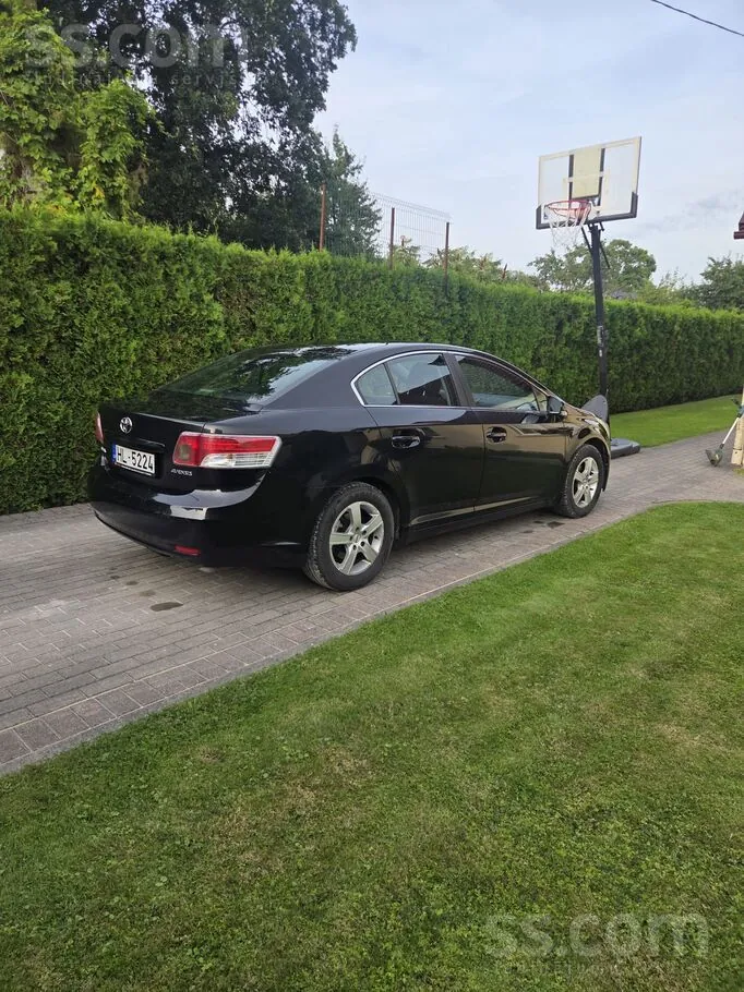 Toyota Avensis 2010 photo 2