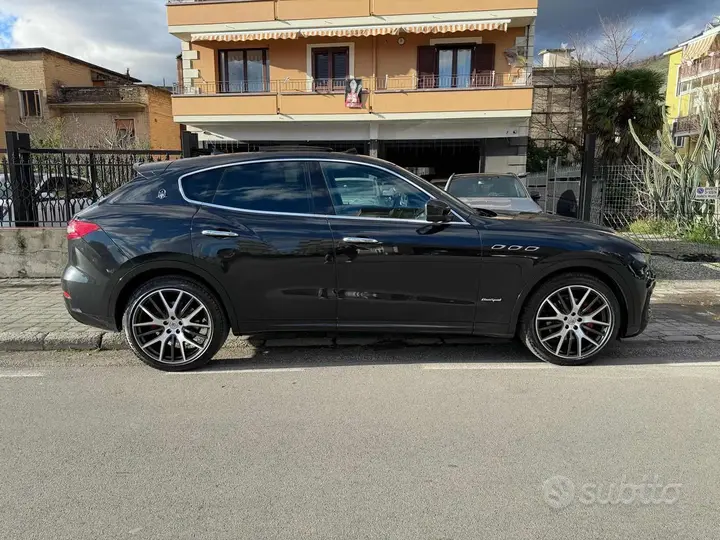 Maserati Levante 2017 photo 3