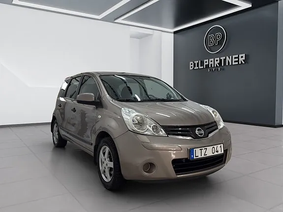 Nissan Note 2011 photo 4