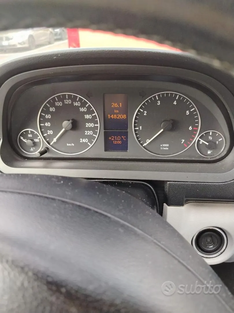 Mercedes-Benz A-Class 2010 photo 4