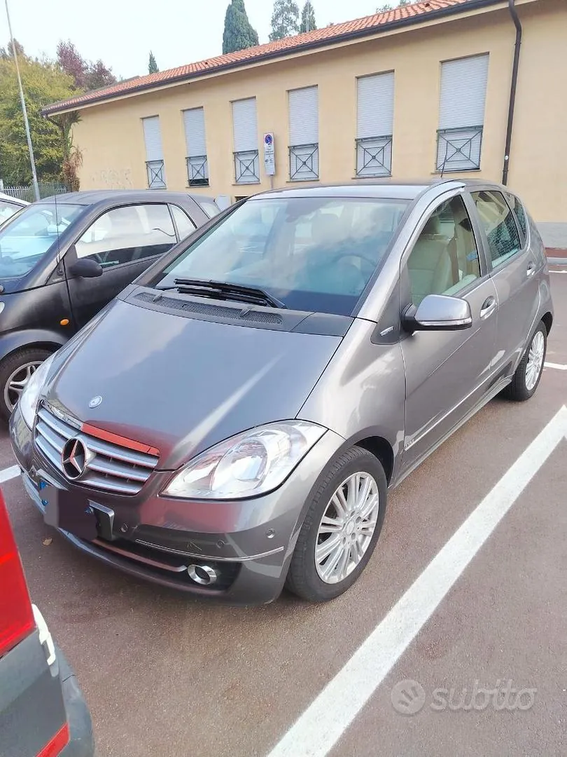 Mercedes-Benz A-Class 2010 photo 2
