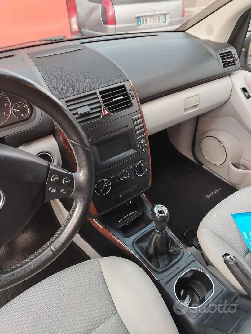 Mercedes-Benz A-Class 2010 photo 5