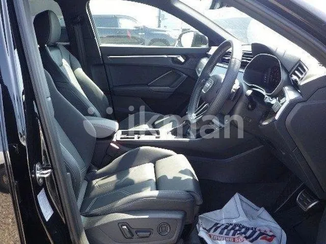 Audi Q3 2023 photo 2