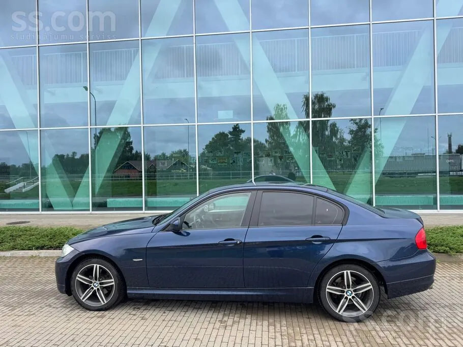 BMW 318 2011 photo 2